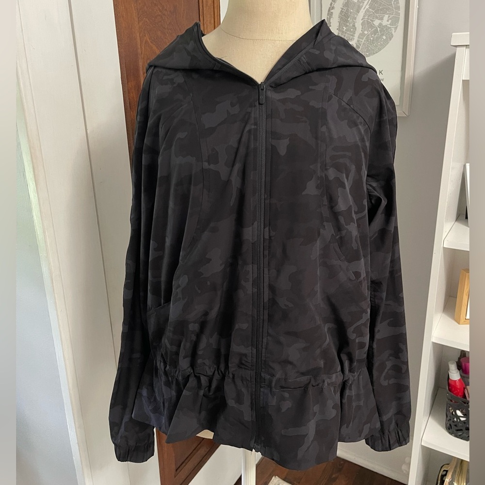Camo Lululemon Raincoat (8)